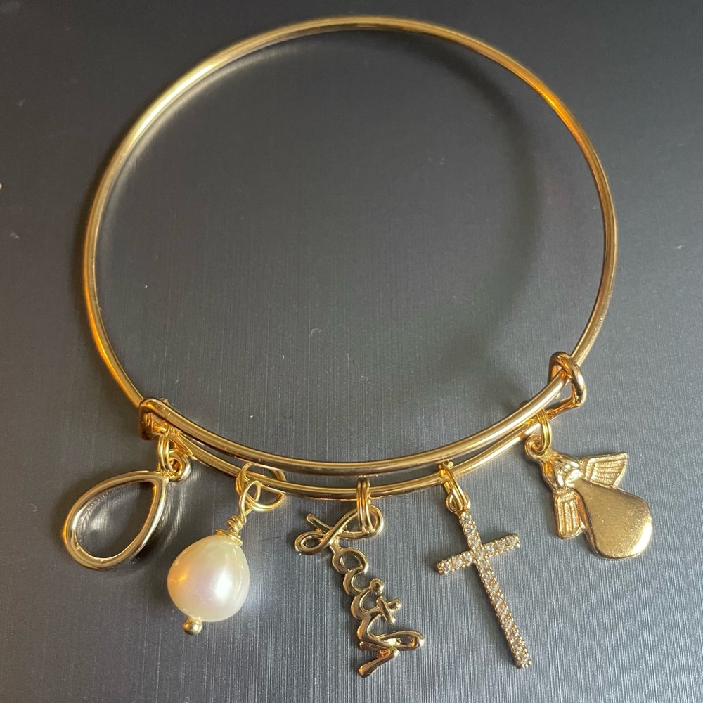 “Walk by Faith” 😇Bangle in Gold-tone